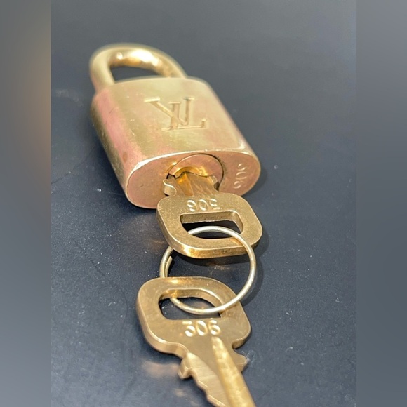 Authentic Louis Vuitton lock and key 306 - Picture 7 of 8